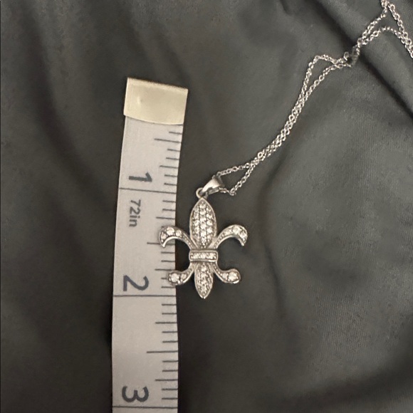 Fleur de lis charm in a silver adjustable length chain. 925 silver - Picture 4 of 4